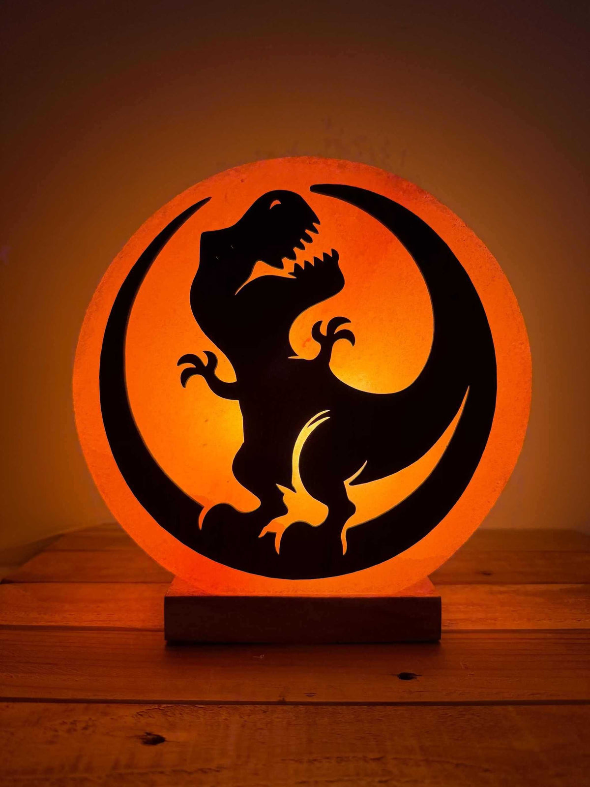 Dino zoutlamp als sfeervol nachtlampje met warm licht