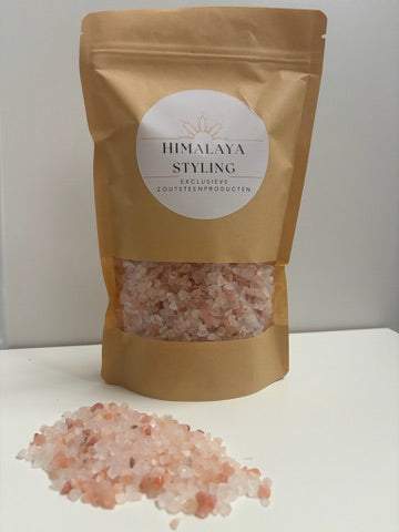 Zak Himalaya badzout 1kg met roze zoutkristallen van 2-5 mm voor ontspanning en huidverzorging