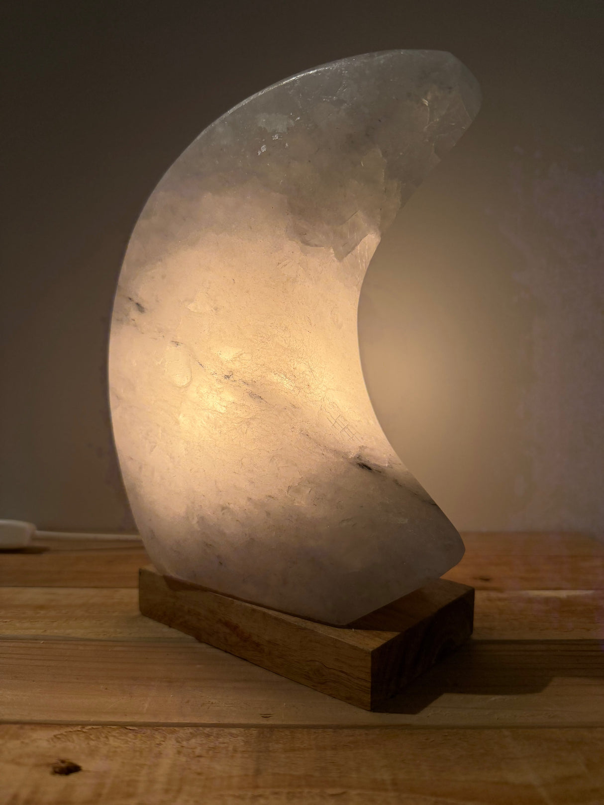 Himalayan Salt Lamp - Shell with Pearl - incl. cable & spare bulb