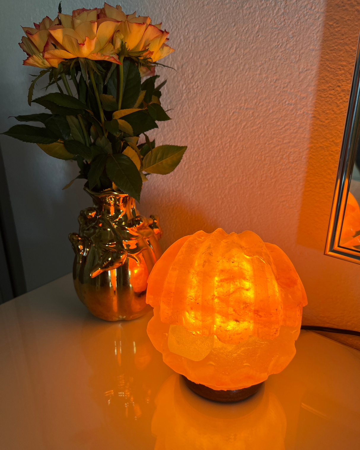 Himalaya Zoutlamp schelp met parel op houten voet met snoer en extra lampje