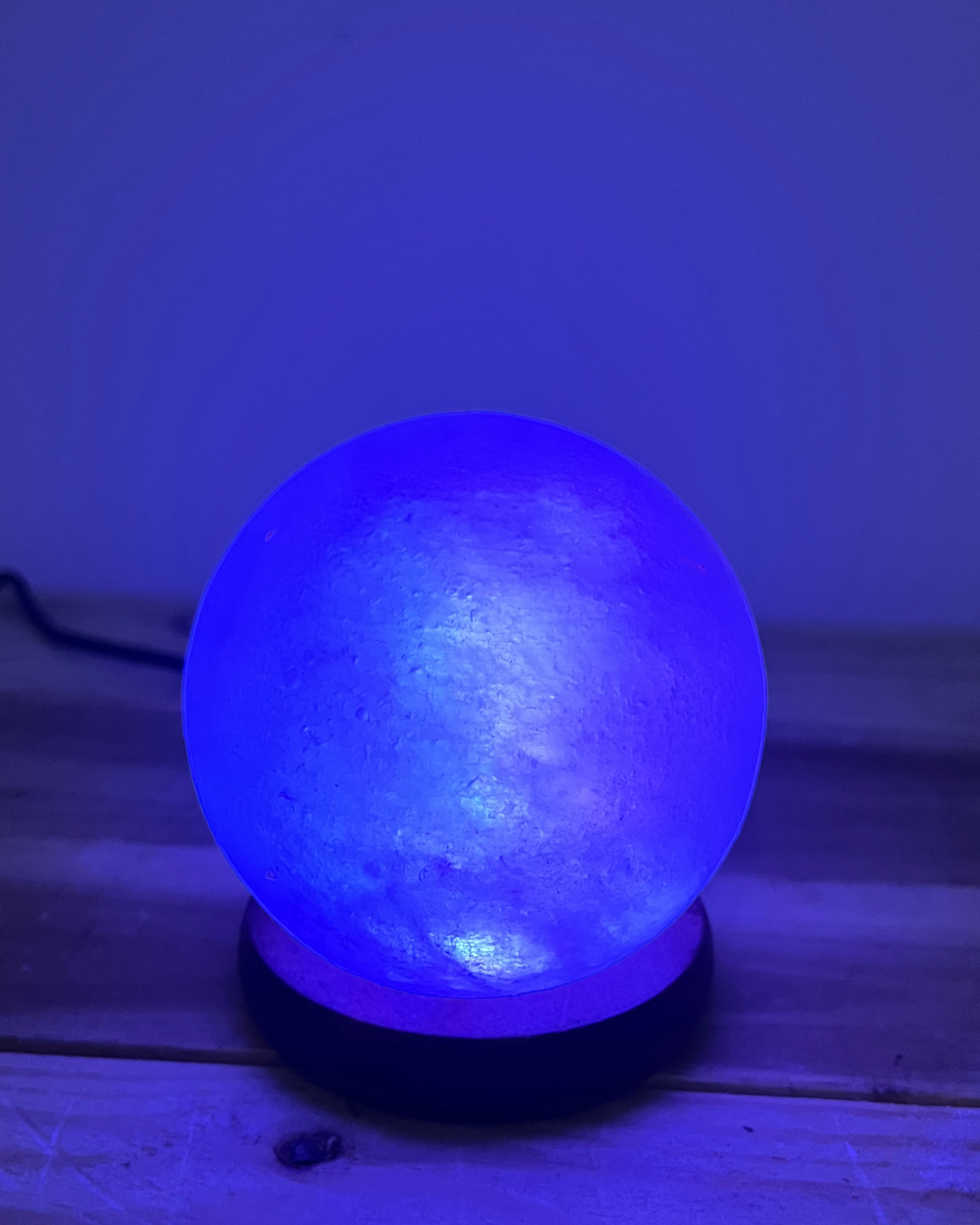 Himalaya USB zoutlamp bol met wisselende kleurtjes voor rustgevende sfeer
