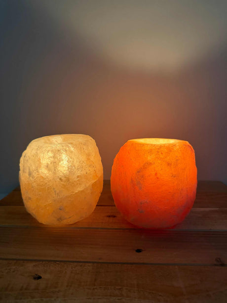 Himalaya zoutsteen waxinelichthouders met warme gloed en natuurlijke uitstraling voor rustgevende sfeer