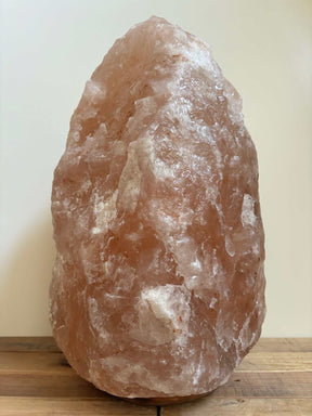 Himalaya Zoutlamp Roze 25–30 kg handgemaakte zoutkristal lamp met houten voet en zachte frisse gloed