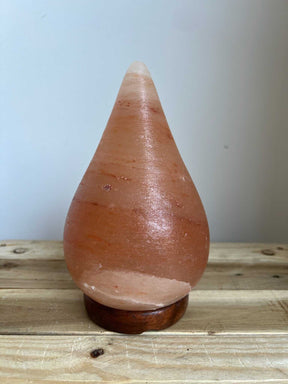 Himalaya zoutlamp druppelvorm met houten voet, kabel en reservelampje