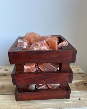 Himalaya vierkante houten mand met natuurlijke zoutsteen en sfeerverlichting inclusief kabel en reservelampje
