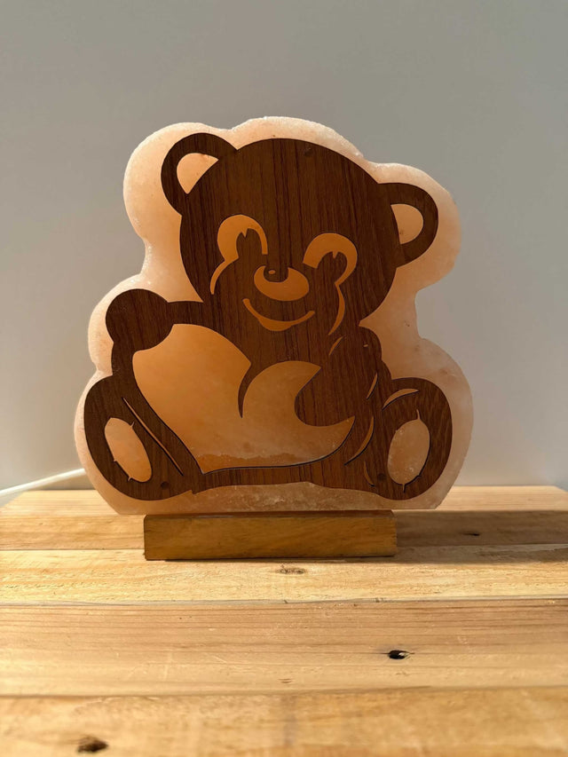 Himalaya zoutlamp 3D beer vorm met warme gloed en houten voet