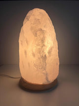 Witte Himalaya zoutlamp 10-12kg met houten voet, snoer en warm licht