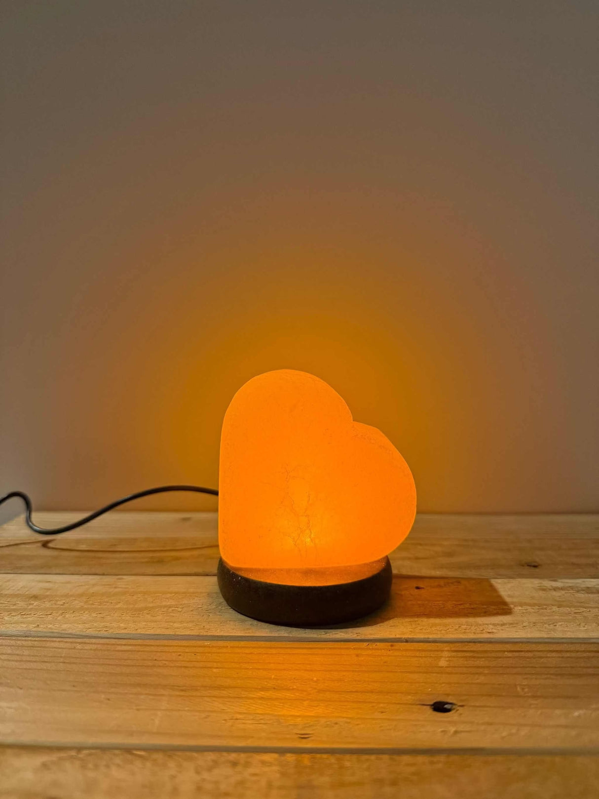 Himalaya USB zoutlamp hartvorm roze met warm, rustgevend licht en USB-aansluiting