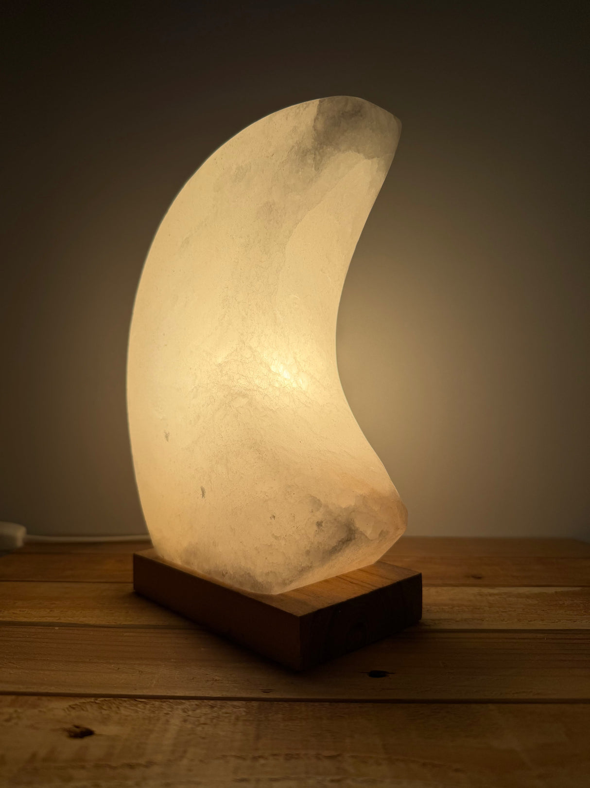 Himalayan Salt Lamp - Shell with Pearl - incl. cable & spare bulb