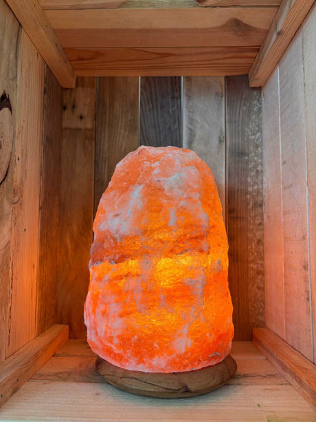Handgemaakte Himalaya zoutlamp roze 4-6 kg met houten voet, warm licht en kabel