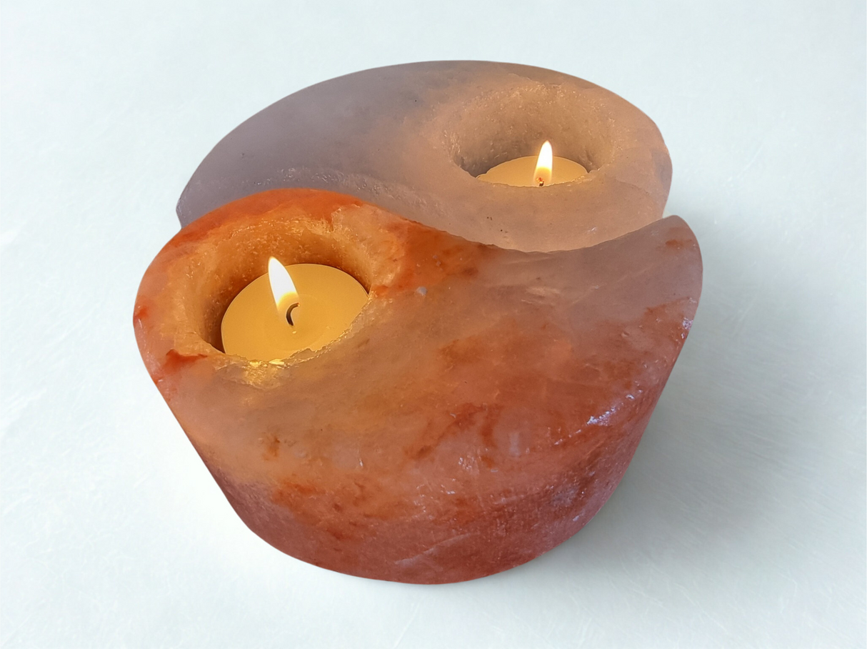 Himalaya zoutsteen Yin Yang kaarsenhouder – handgemaakt uit roze kristalzout