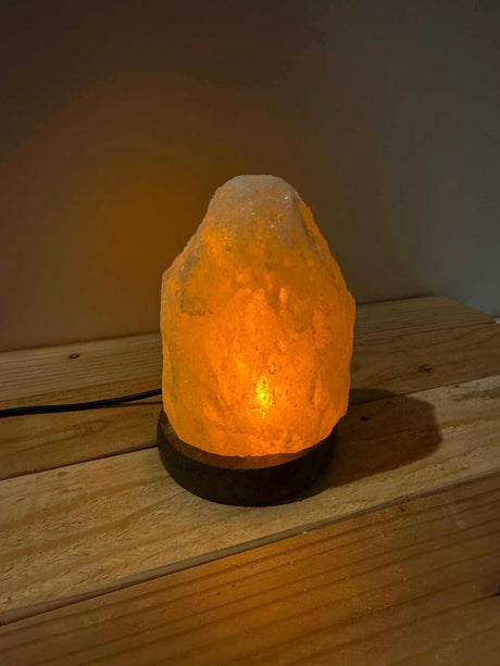 Himalaya USB zoutlamp in natuurlijke grijze vorm met rustgevende gloed