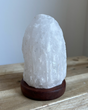 Himalaya USB zoutlamp natuurlijke vorm wit met zacht licht en compact design