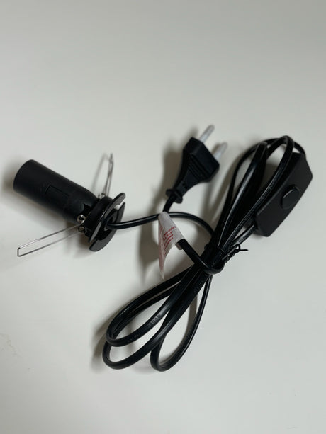 Elektriciteitssnoer van 1,5 meter met eenvoudige aan/uit-schakelaar en E14 fitting – geschikt voor zoutlampen tot 25 watt.